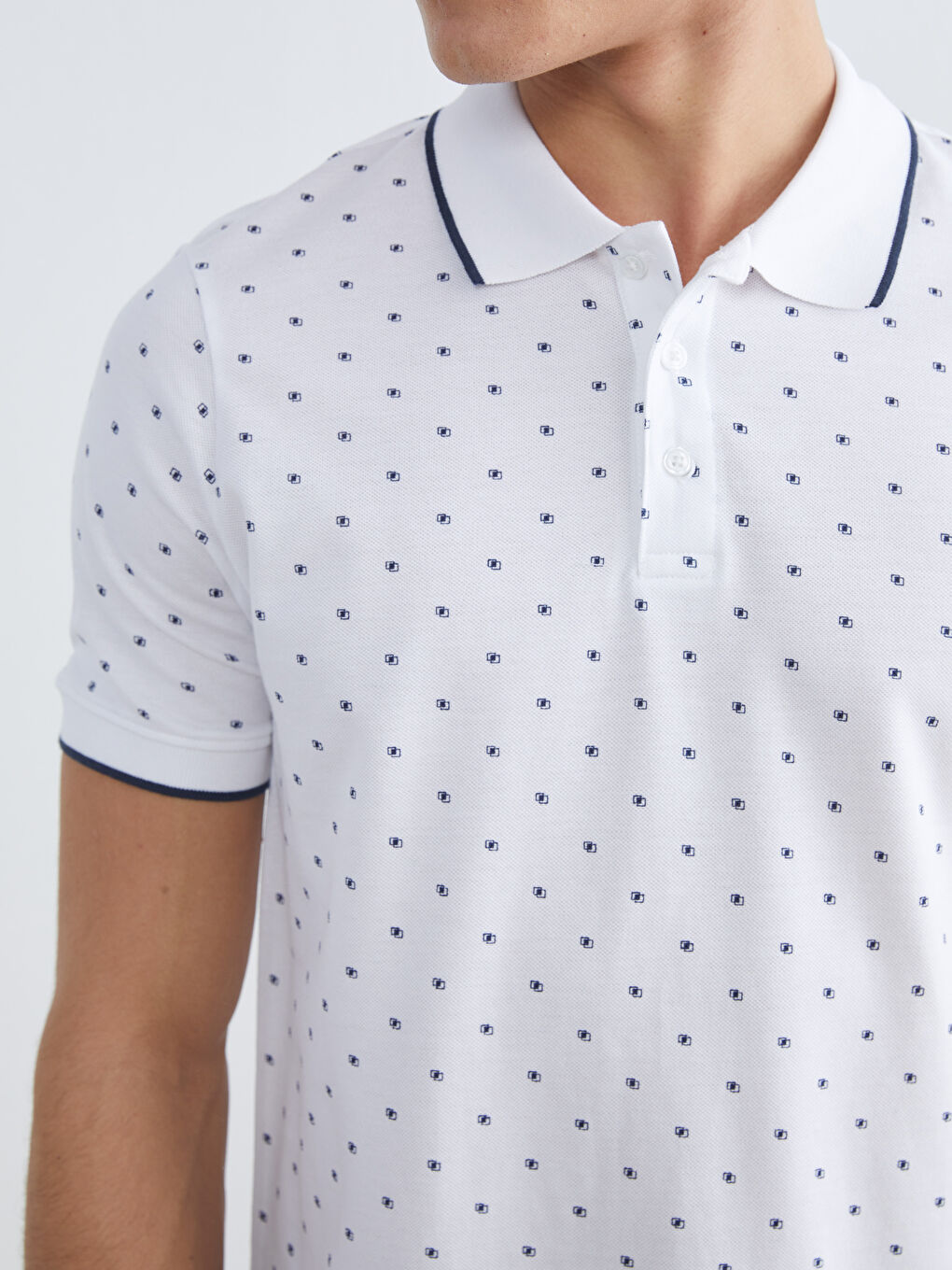 تي شيرت ياقة بولو منقوش بيكيه للرجال-2