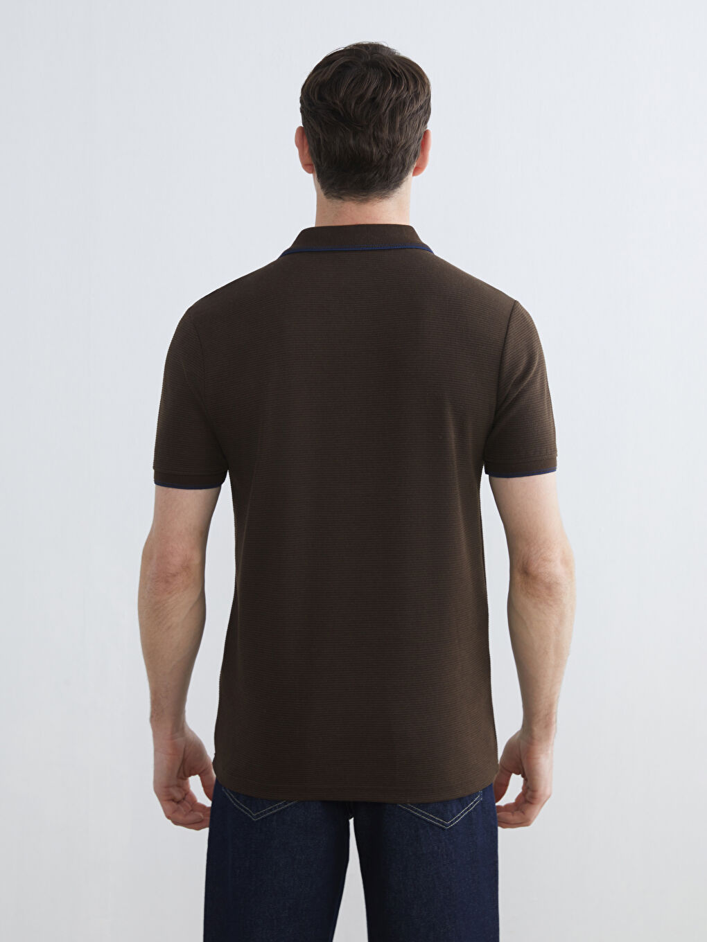 Kahverengi Polo Yaka Erkek Dokulu Tişört-3