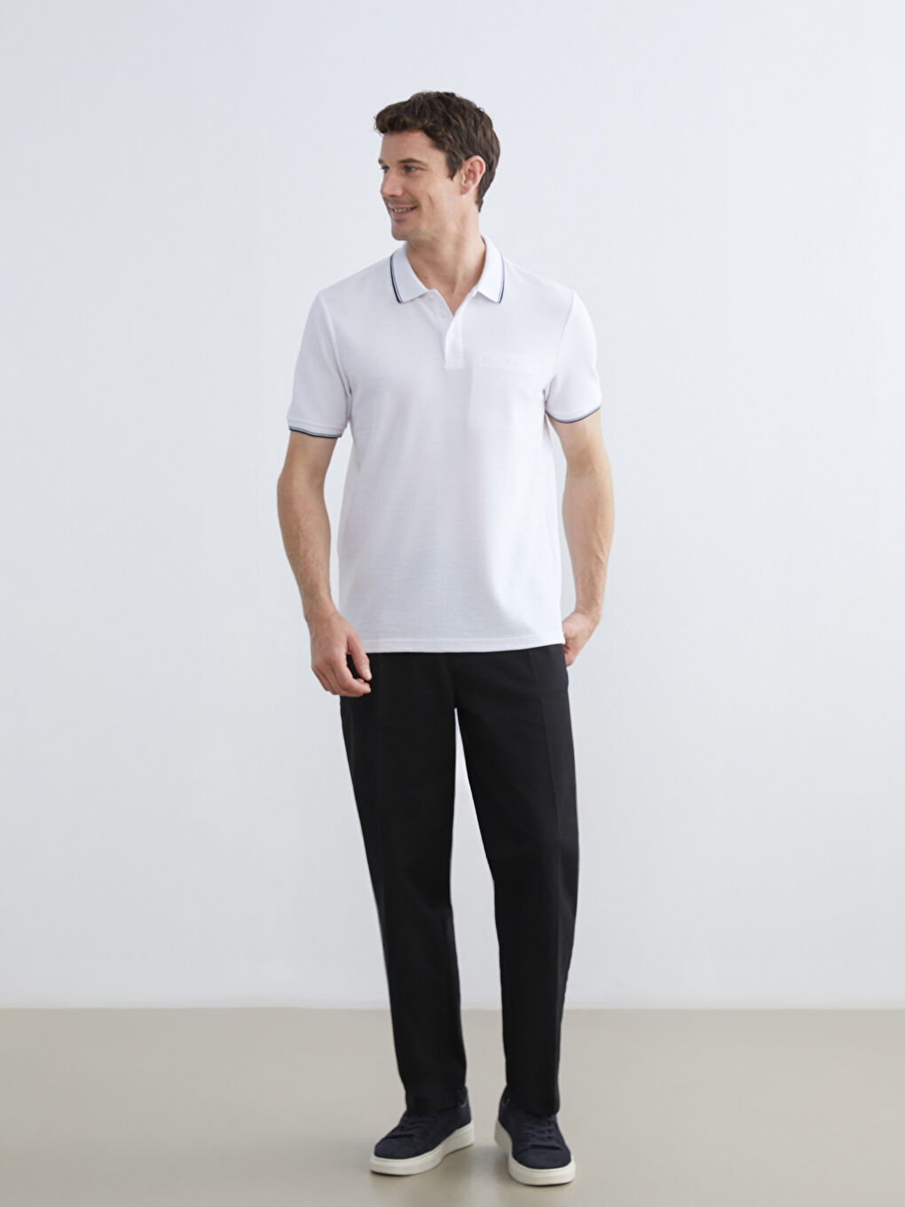 Beyaz Polo Yaka Kısa Kollu Erkek Dokulu Tişört-1
