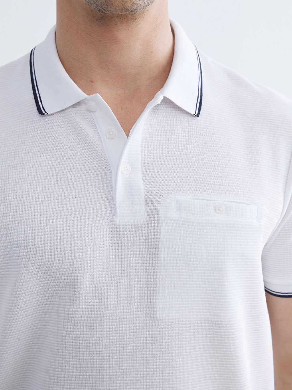 Beyaz Polo Yaka Kısa Kollu Erkek Dokulu Tişört-2