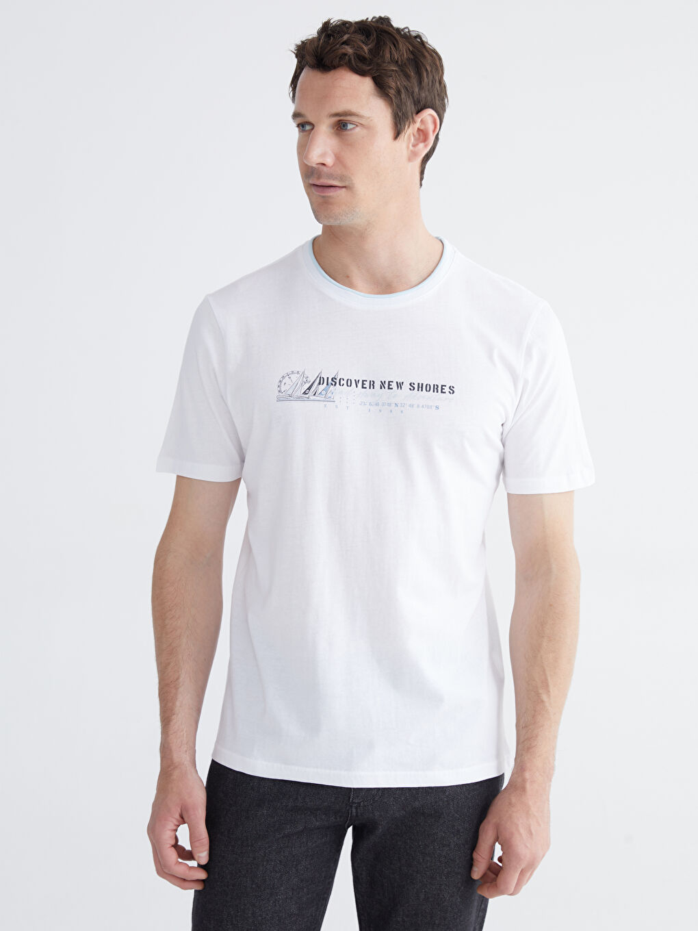 Beyaz Bisiklet Yaka Baskılı Penye Erkek Tişört