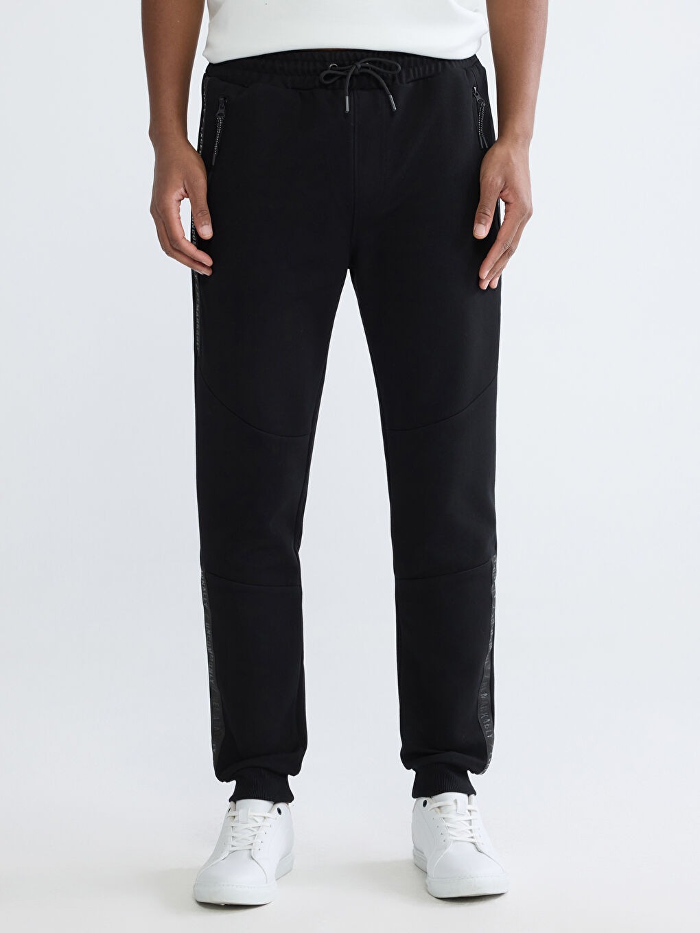 Siyah Standart Kalıp Erkek Jogger Eşofman Altı-1