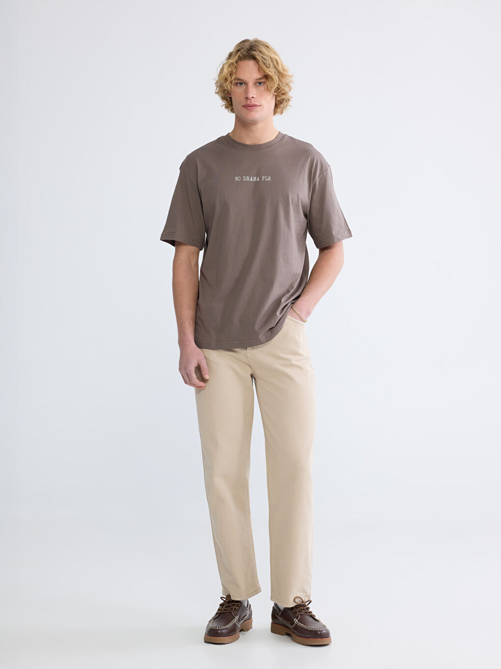 Kahverengi Bisiklet Yaka Yazı Baskılı Erkek Tişört-1