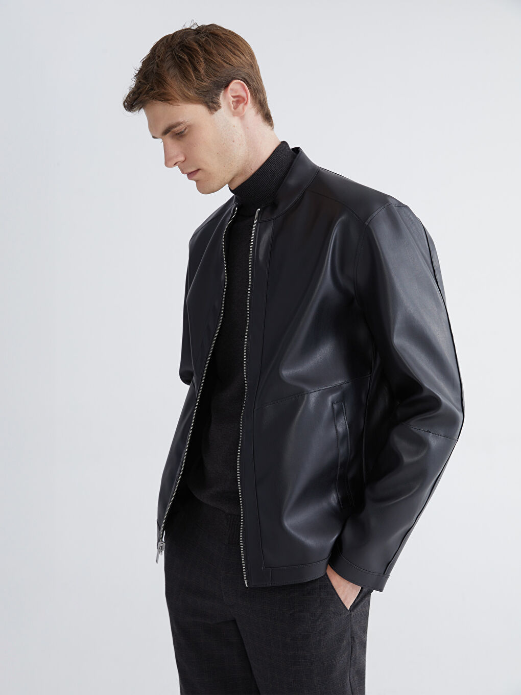 Siyah Standart Kalıp Dik Yaka Erkek Deri Görünümlü Mont