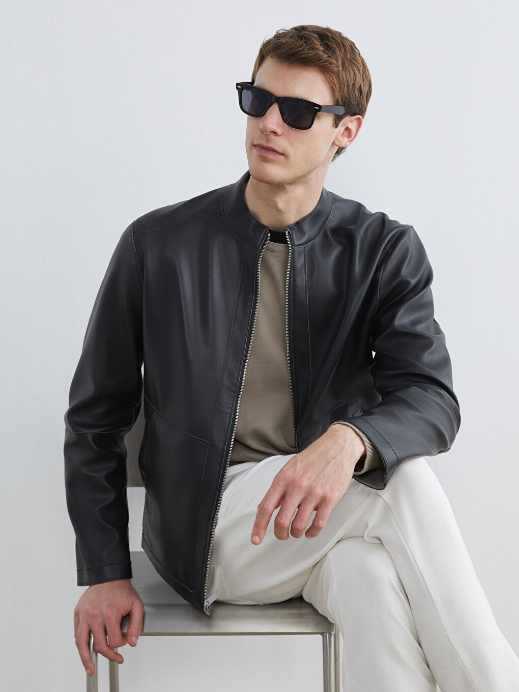 Bej Standart Kalıp Dik Yaka Erkek Deri Görünümlü Mont