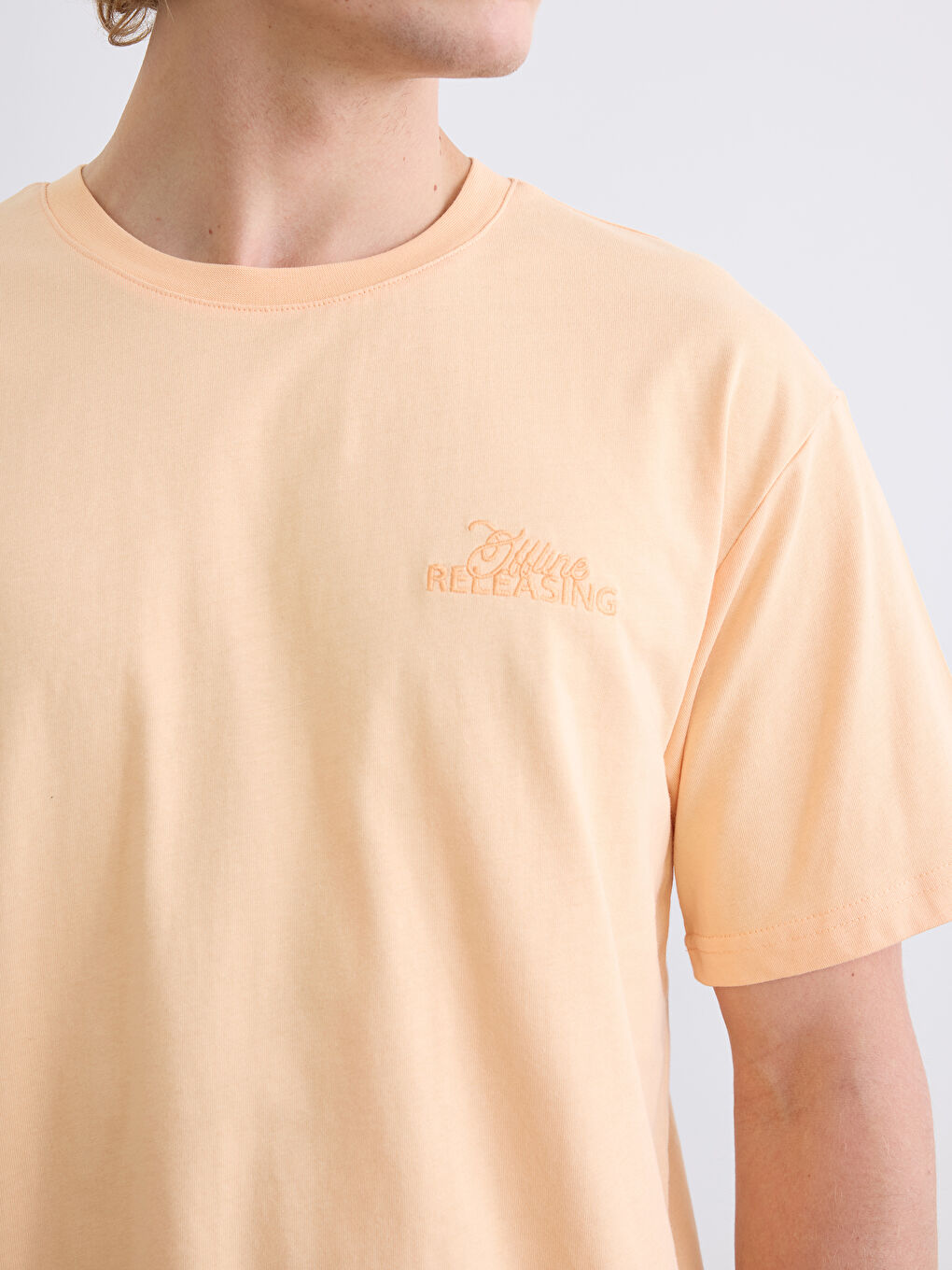 Pembe Bisiklet Yaka Nakışlı Penye Erkek Tişört-2