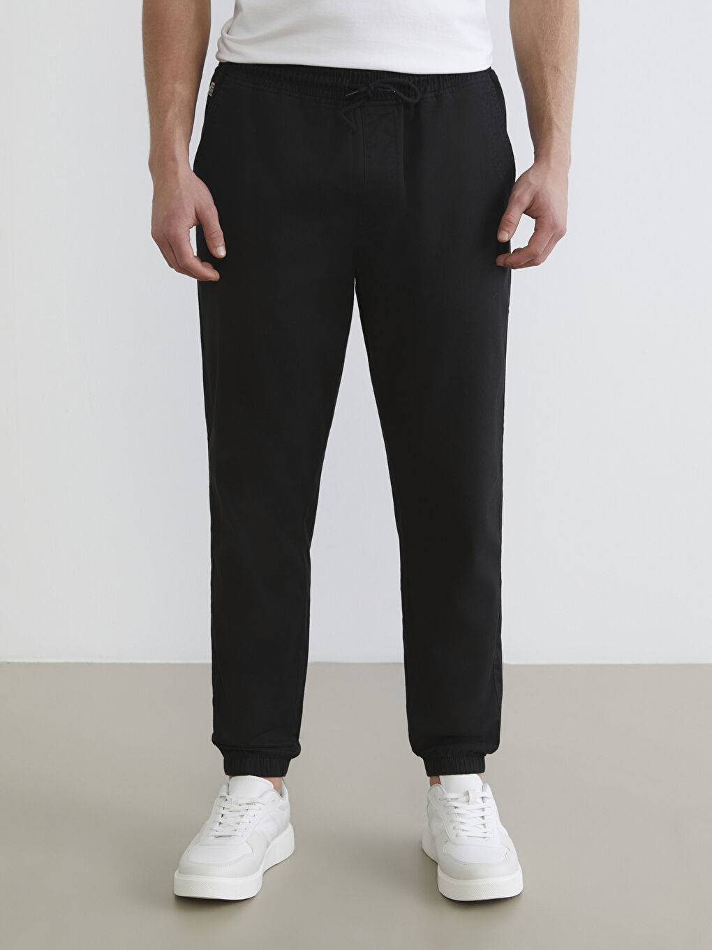 Siyah Standart Kalıp Erkek Gabardin Jogger Pantolon-1