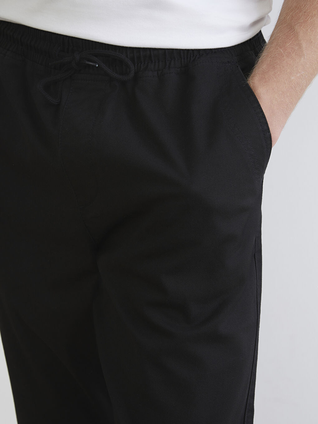 Siyah Standart Kalıp Erkek Gabardin Jogger Pantolon-2