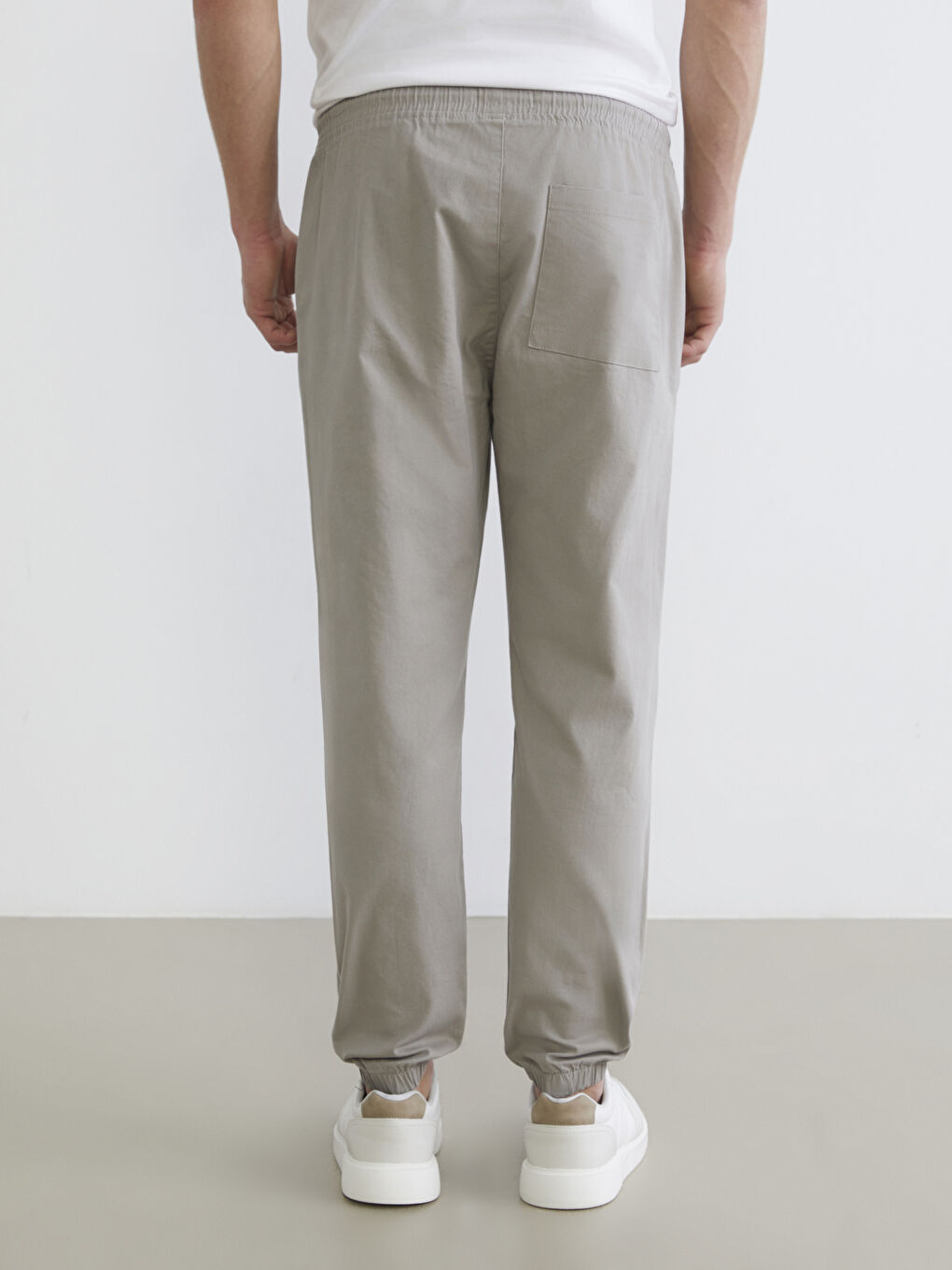 Gri Standart Kalıp Erkek Gabardin Jogger Pantolon-3