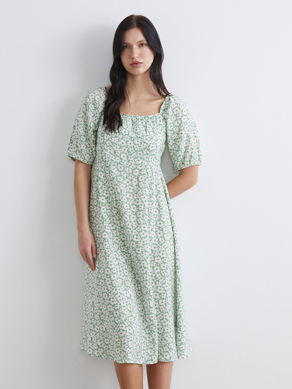 шаршы жағалы гүлді өрнек қимасы бар көйлек-1