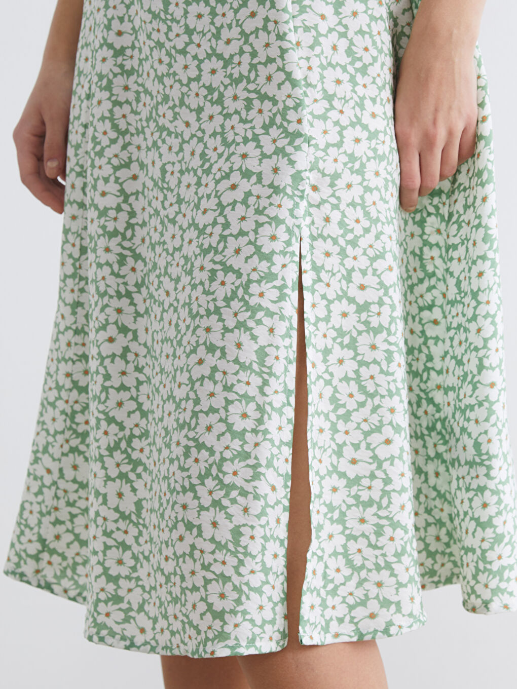 шаршы жағалы гүлді өрнек қимасы бар көйлек-2