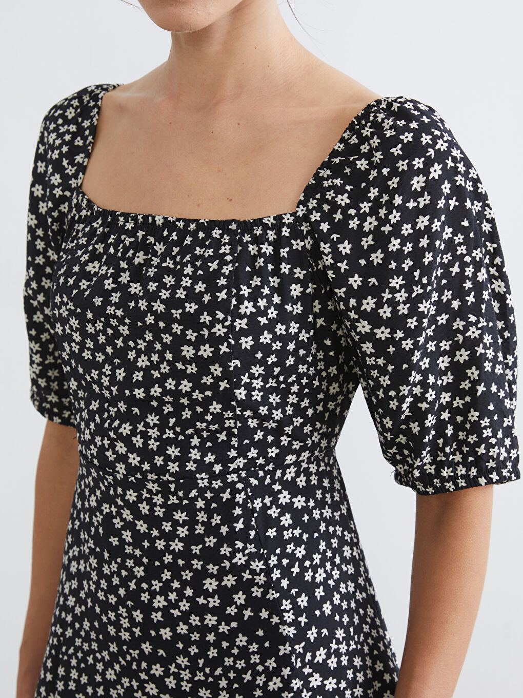 Шаршы жағалы гүлді қимасы бар көйлек-2