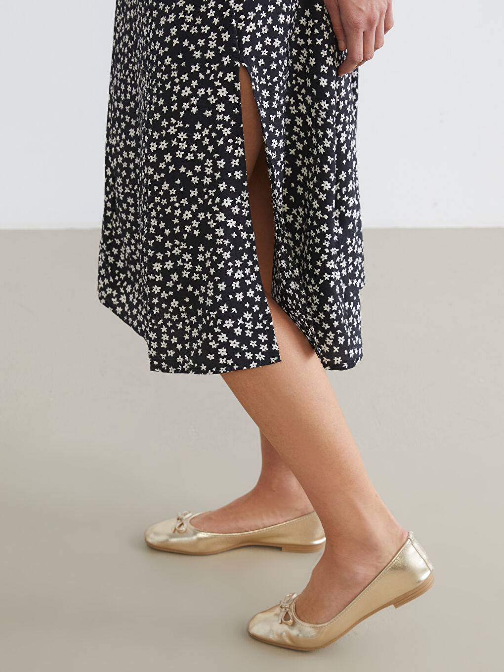 Шаршы жағалы гүлді қимасы бар көйлек-3