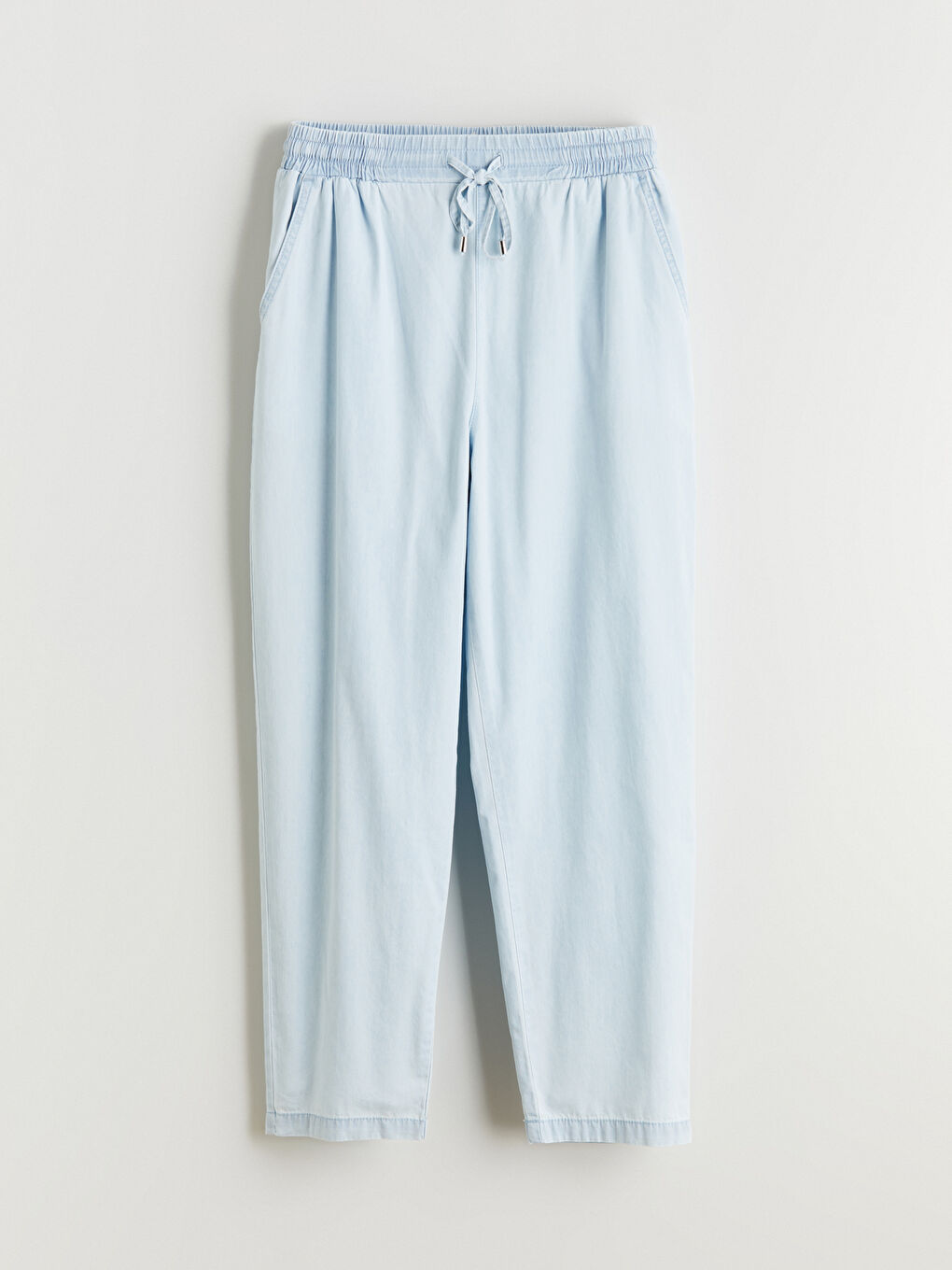 Женские джинсы морковного кроя с эластичным поясом-4