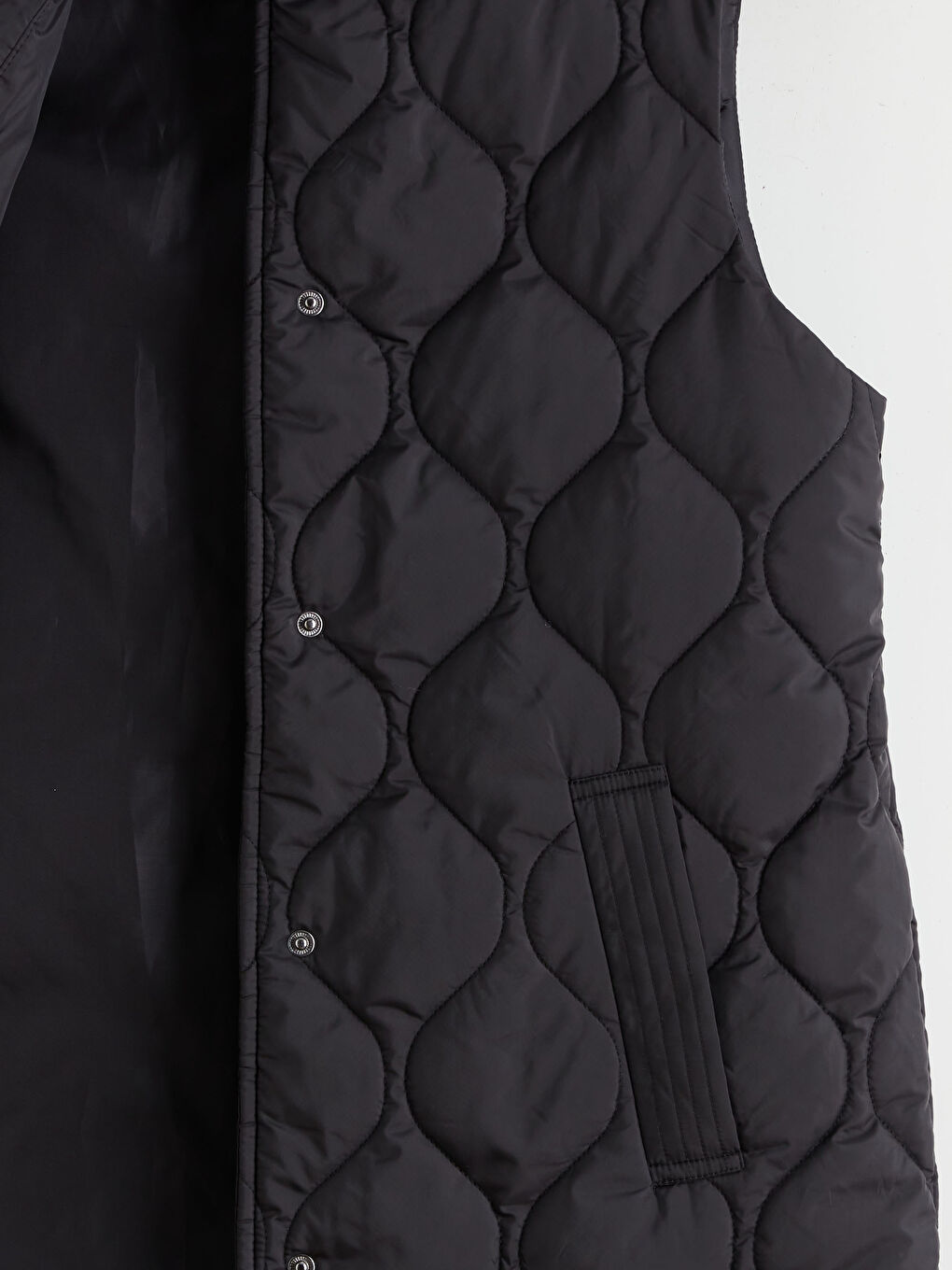 Siyah Dik Yaka Kapitone Kadın Şişme Yelek-6