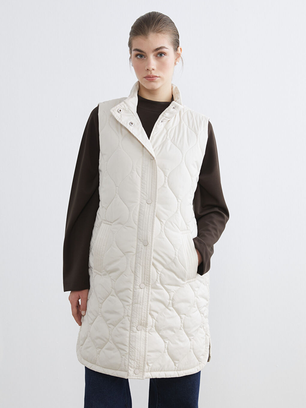 Ekru Dik Yaka Kapitone Kadın Şişme Yelek