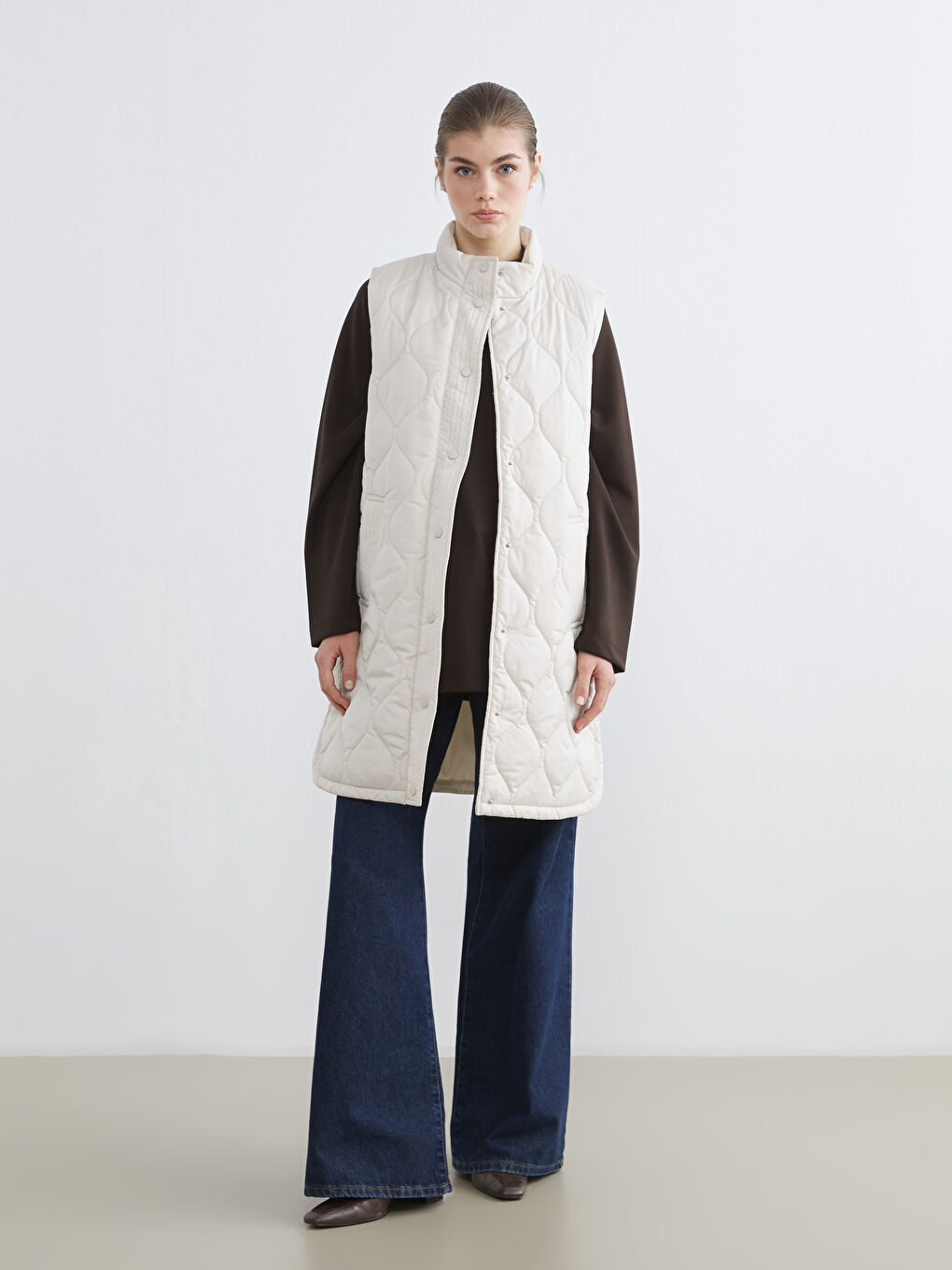 Ekru Dik Yaka Kapitone Kadın Şişme Yelek-1