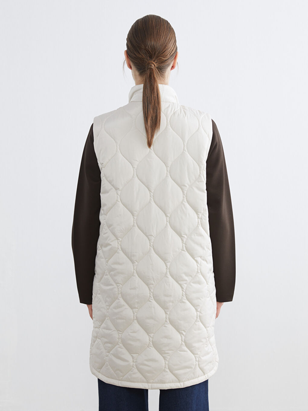 Ekru Dik Yaka Kapitone Kadın Şişme Yelek-4