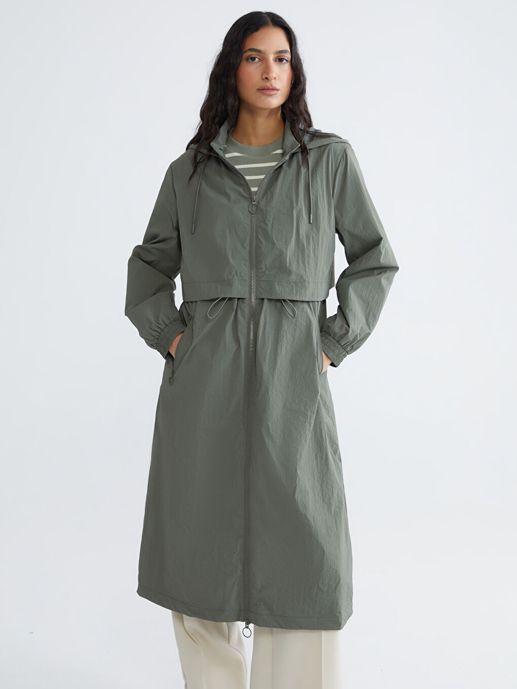 Haki Kapüşonlu Büzgülü Kadın Yağmurluk