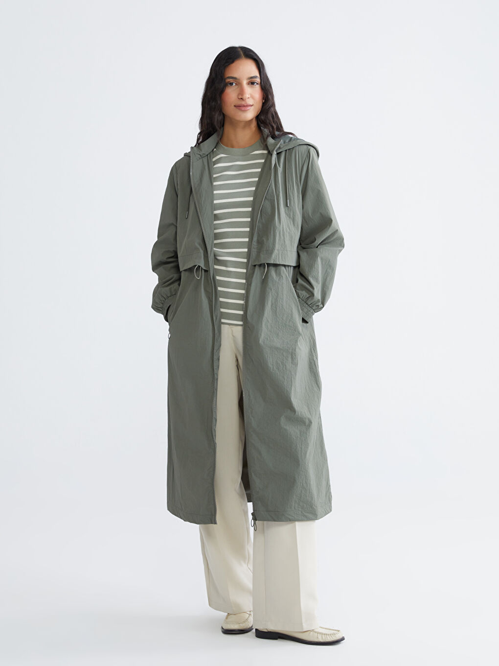 Haki Kapüşonlu Büzgülü Kadın Yağmurluk-1