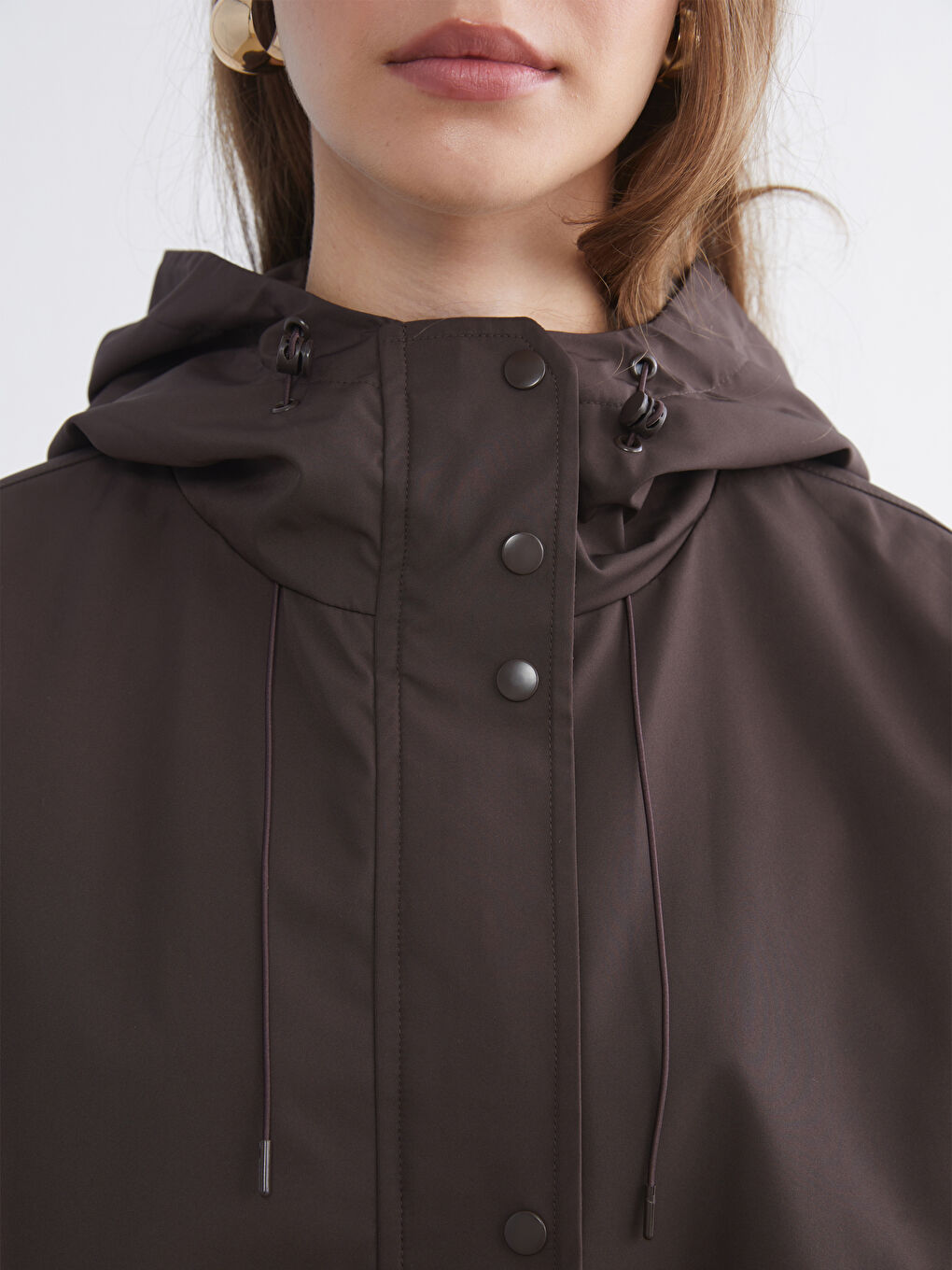 Kahverengi Kapüşonlu Oversize Kadın Yağmurluk-2