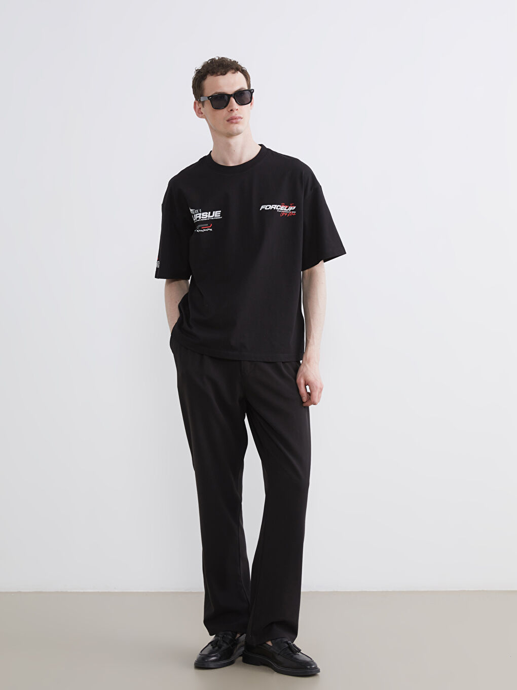 Siyah Bisiklet Yaka Baskılı Erkek Tişört-1