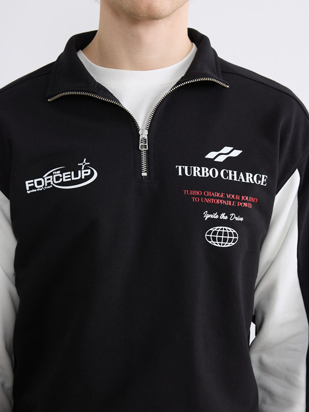 Мъжки суитшърт с половин цип и висока яка с принт-5