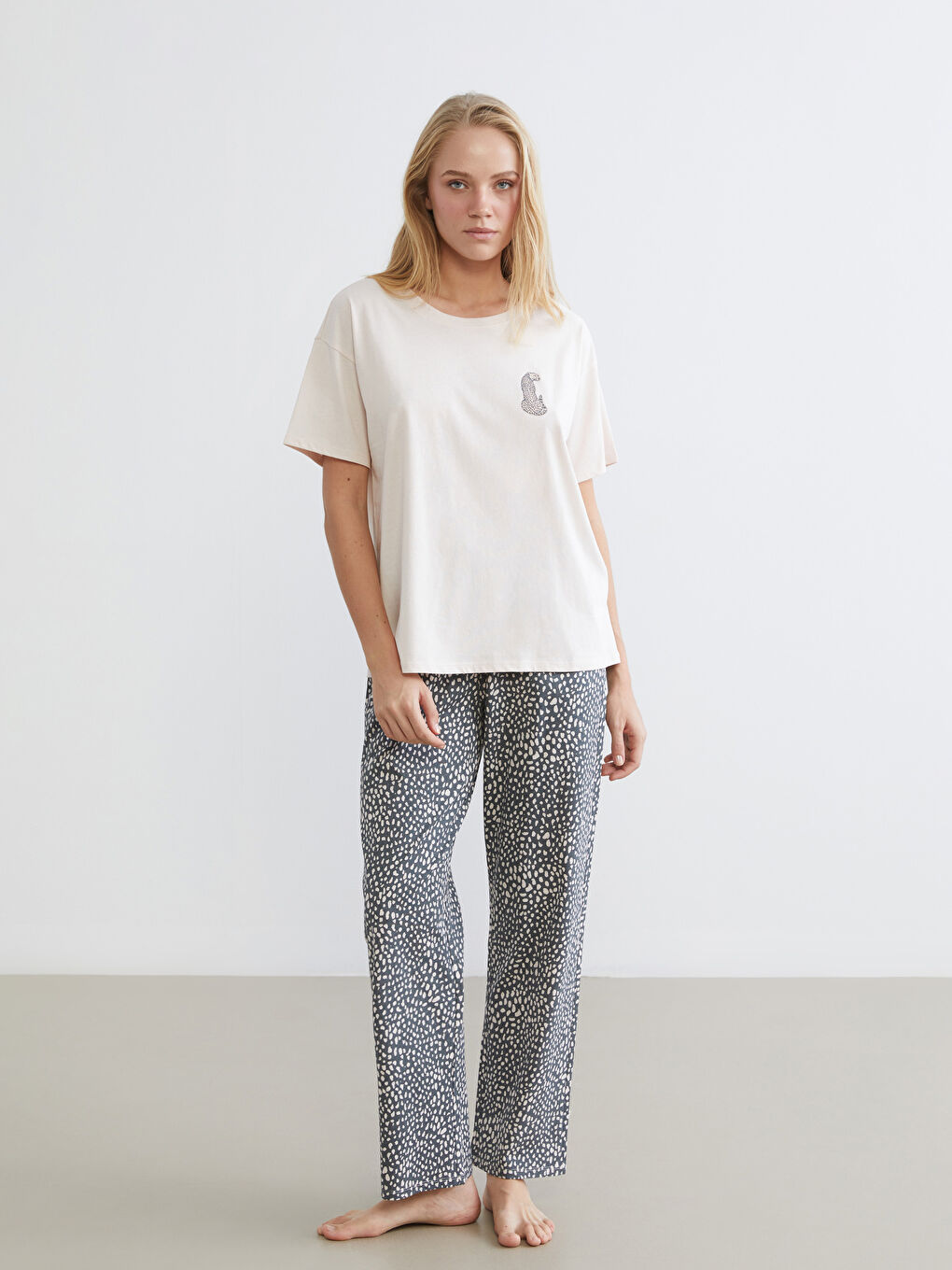 Gri Leopar Desenli Kadın Pijama Takımı-1