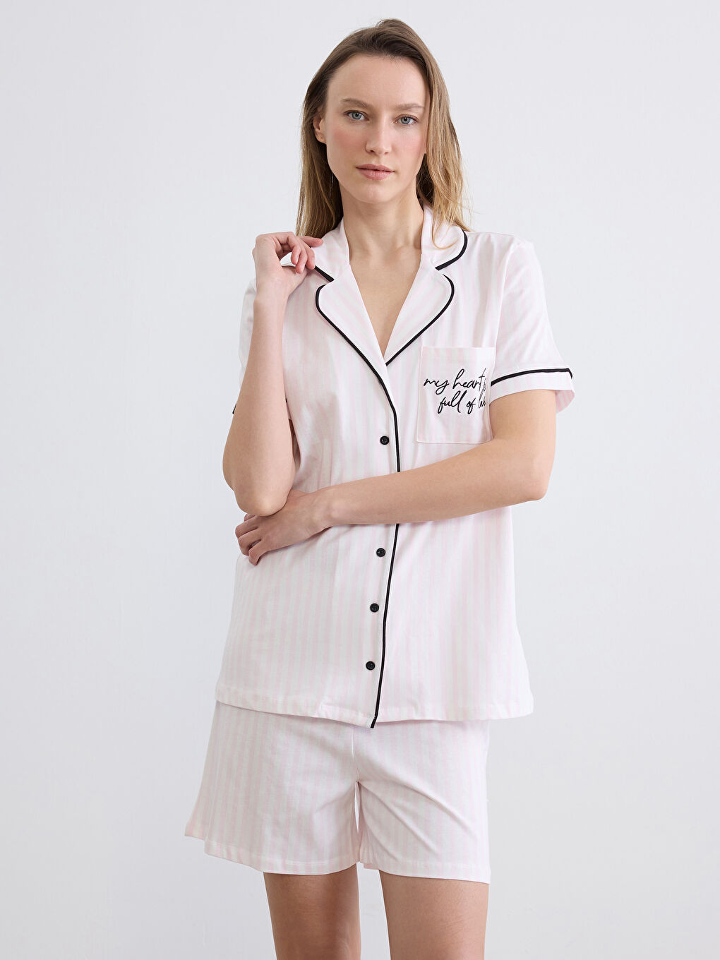 Ekru Gömlek Yaka Çizgili Kadın Şortlu Pijama Takımı