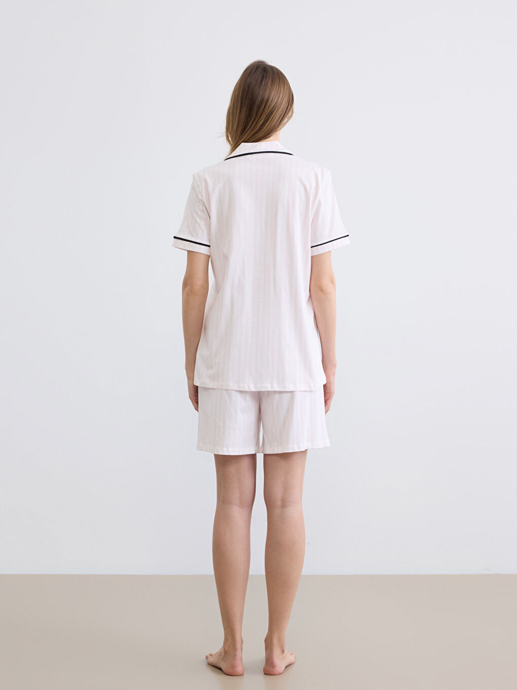 Ekru Gömlek Yaka Çizgili Kadın Şortlu Pijama Takımı-3