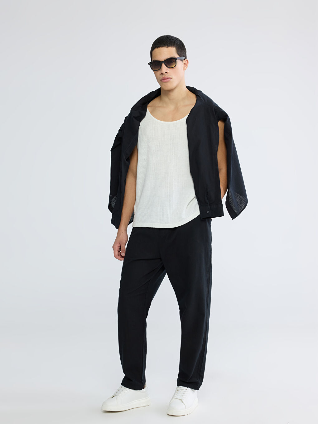 Siyah Rahat Kalıp Keten Görünümlü Erkek Pantolon-1