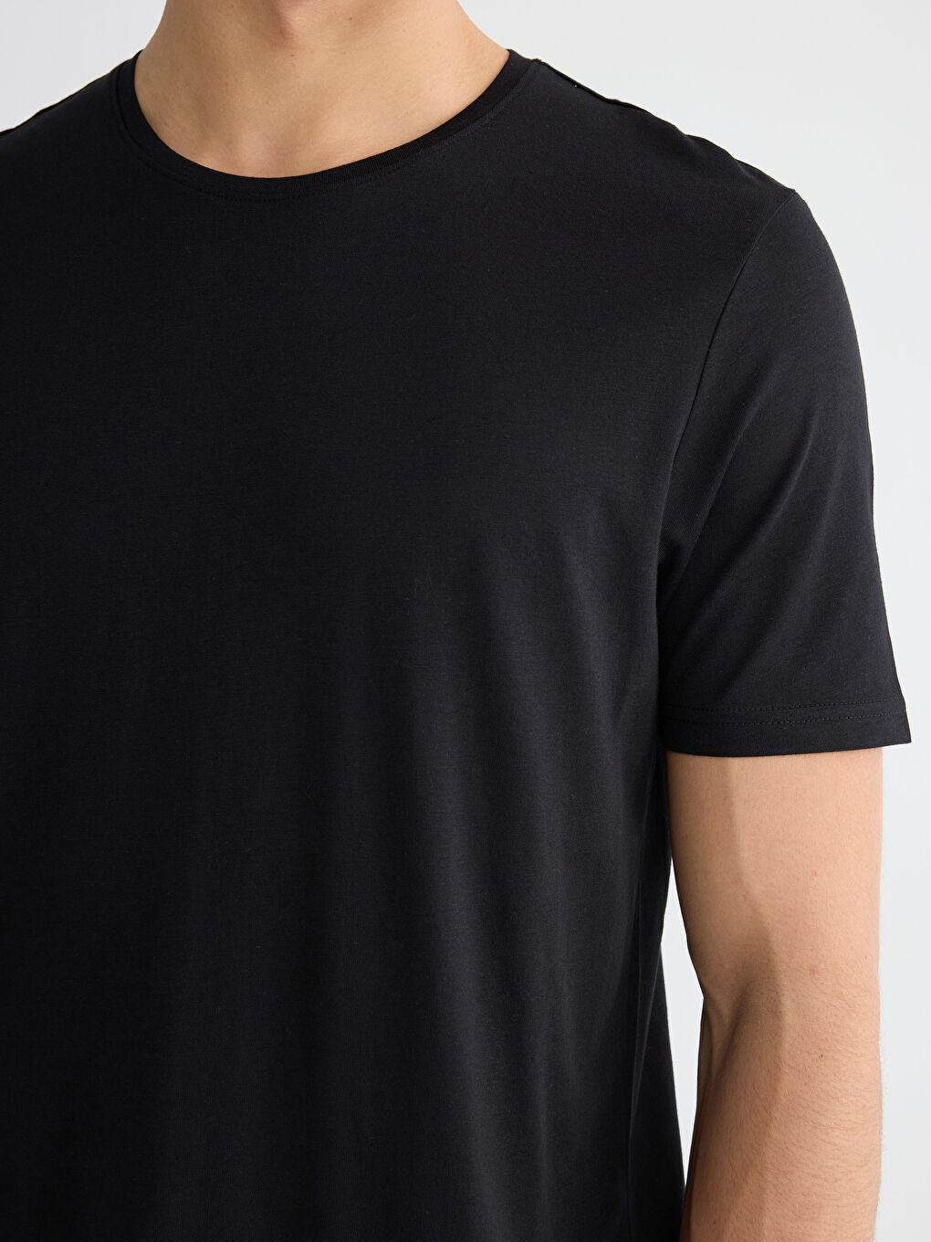 Siyah Bisiklet Yaka Erkek Tişört-2