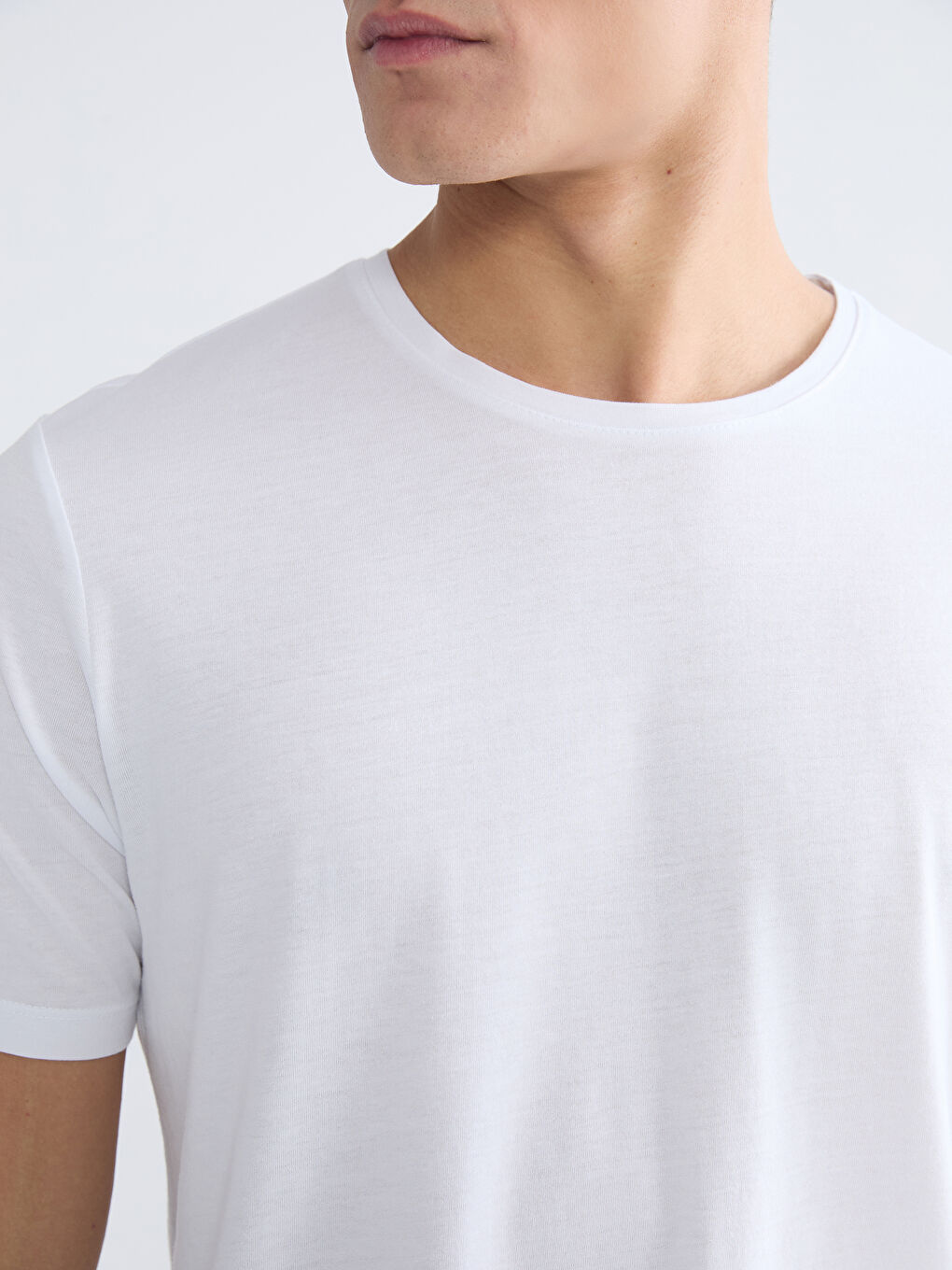 Beyaz Bisiklet Yaka Erkek Tişört-2