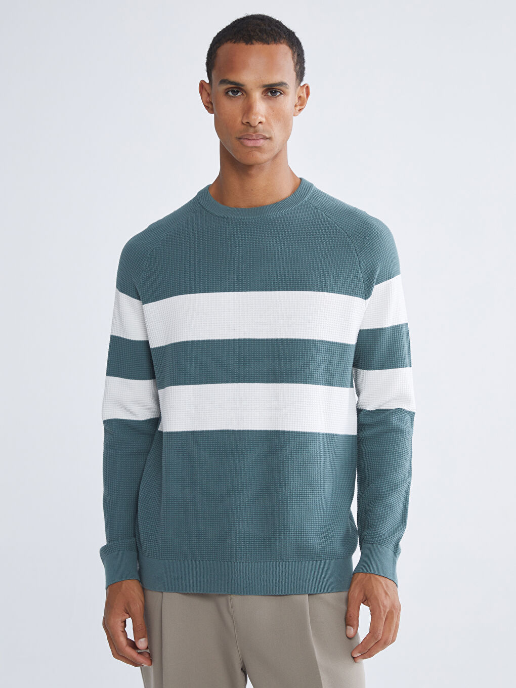 მამაკაცები მწვანე სვიტერი