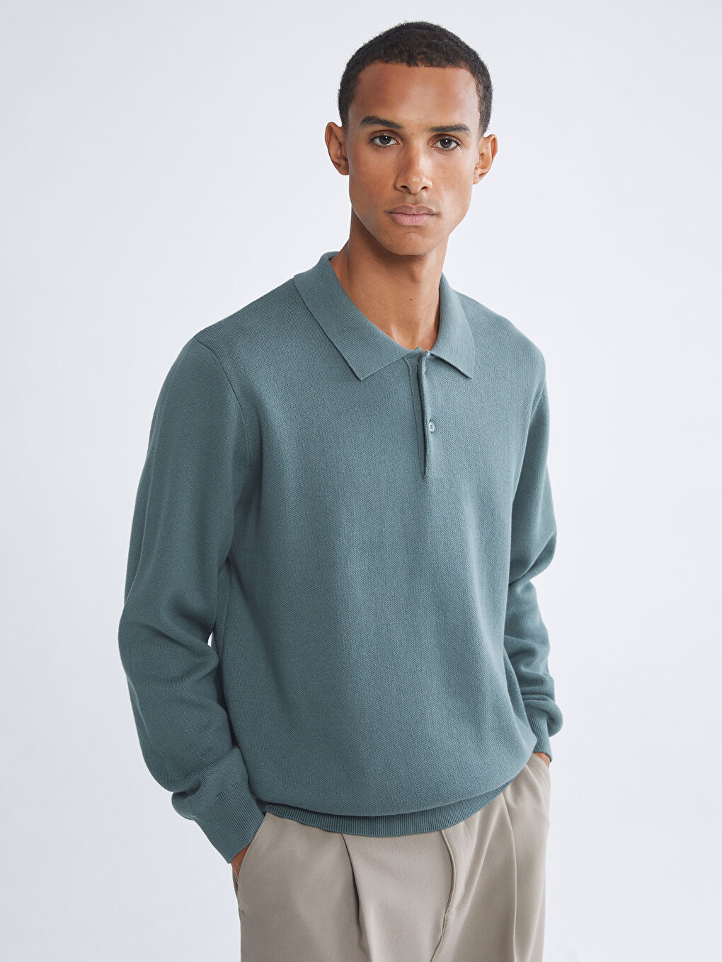 მამაკაცები მწვანე სვიტერი