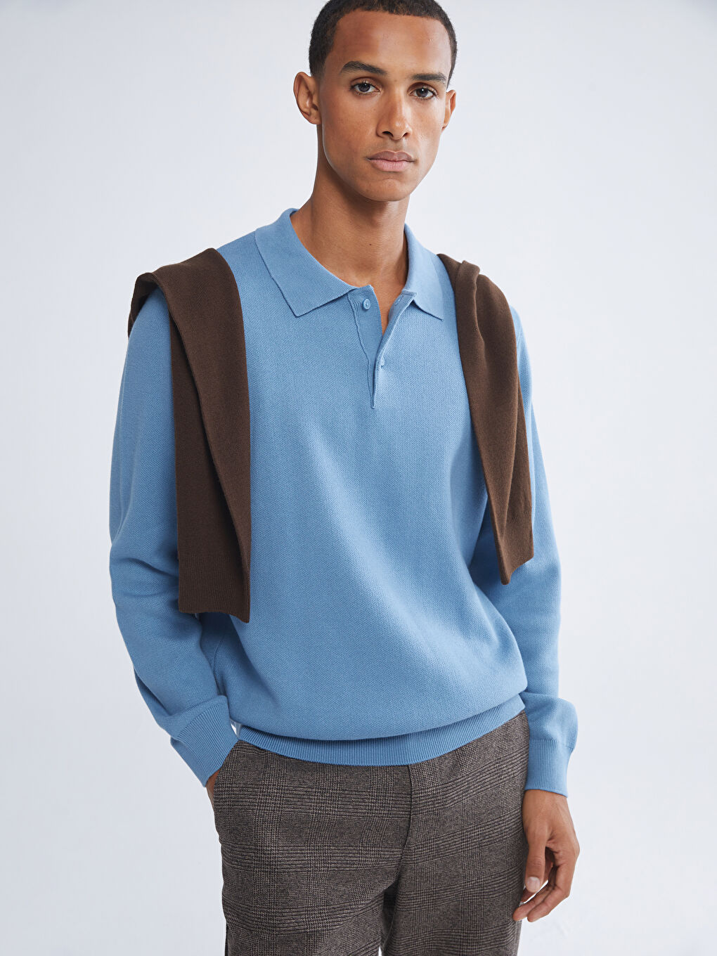 მამაკაცები მუქი ლურჯი სვიტერი