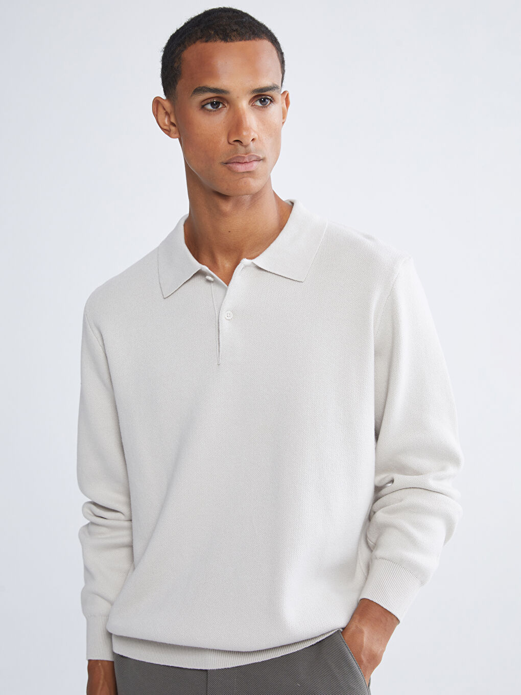 მამაკაცები ბეჟი სვიტერი