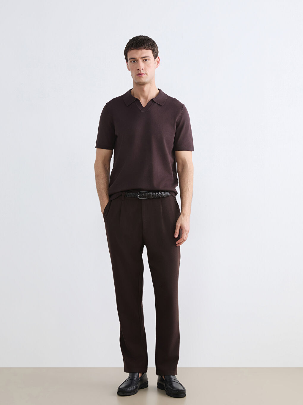 მამაკაცები ყავისფერი სვიტერი-1