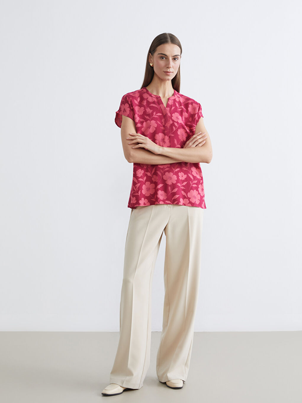 V-ფორმის დეკოლტე ყვავილოვანი ბლუზი-1