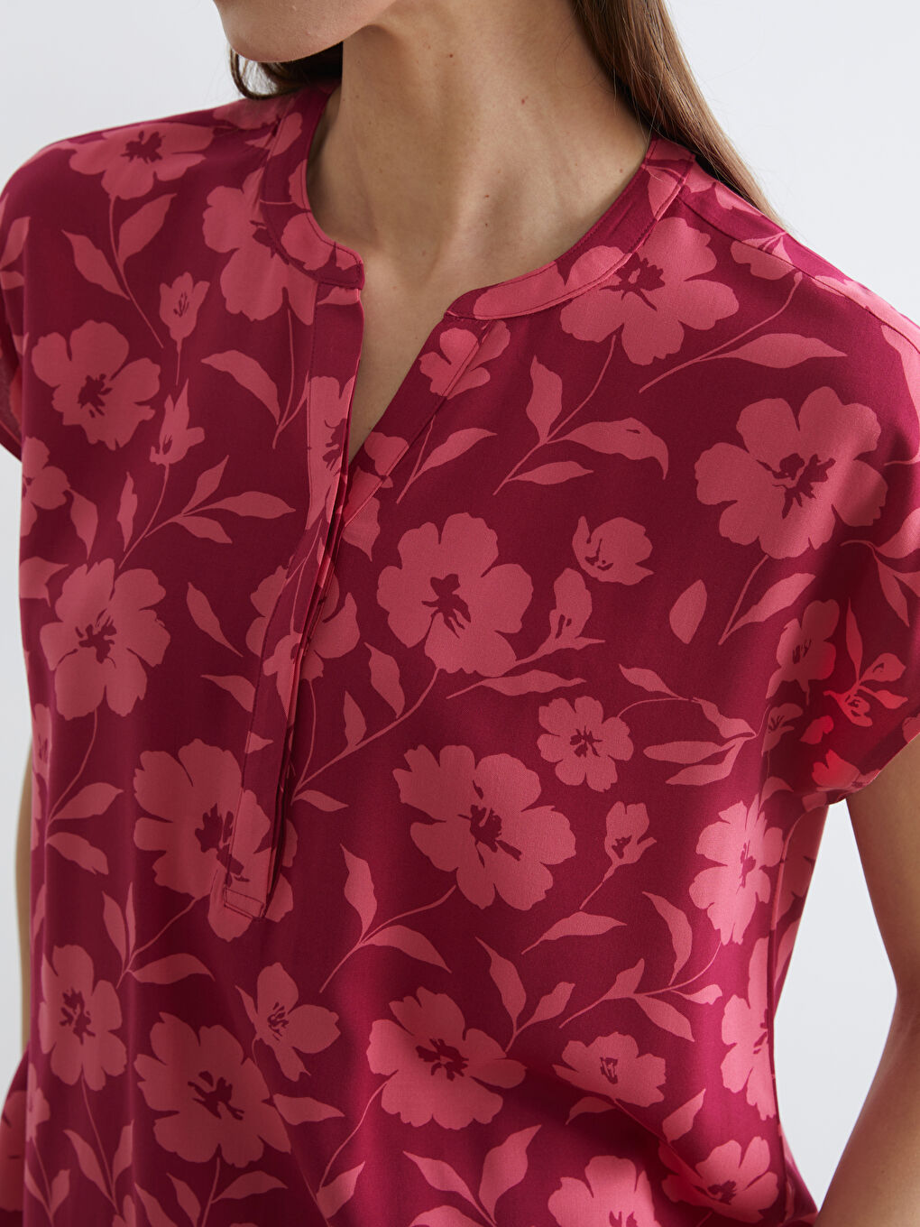 V-ფორმის დეკოლტე ყვავილოვანი ბლუზი-2