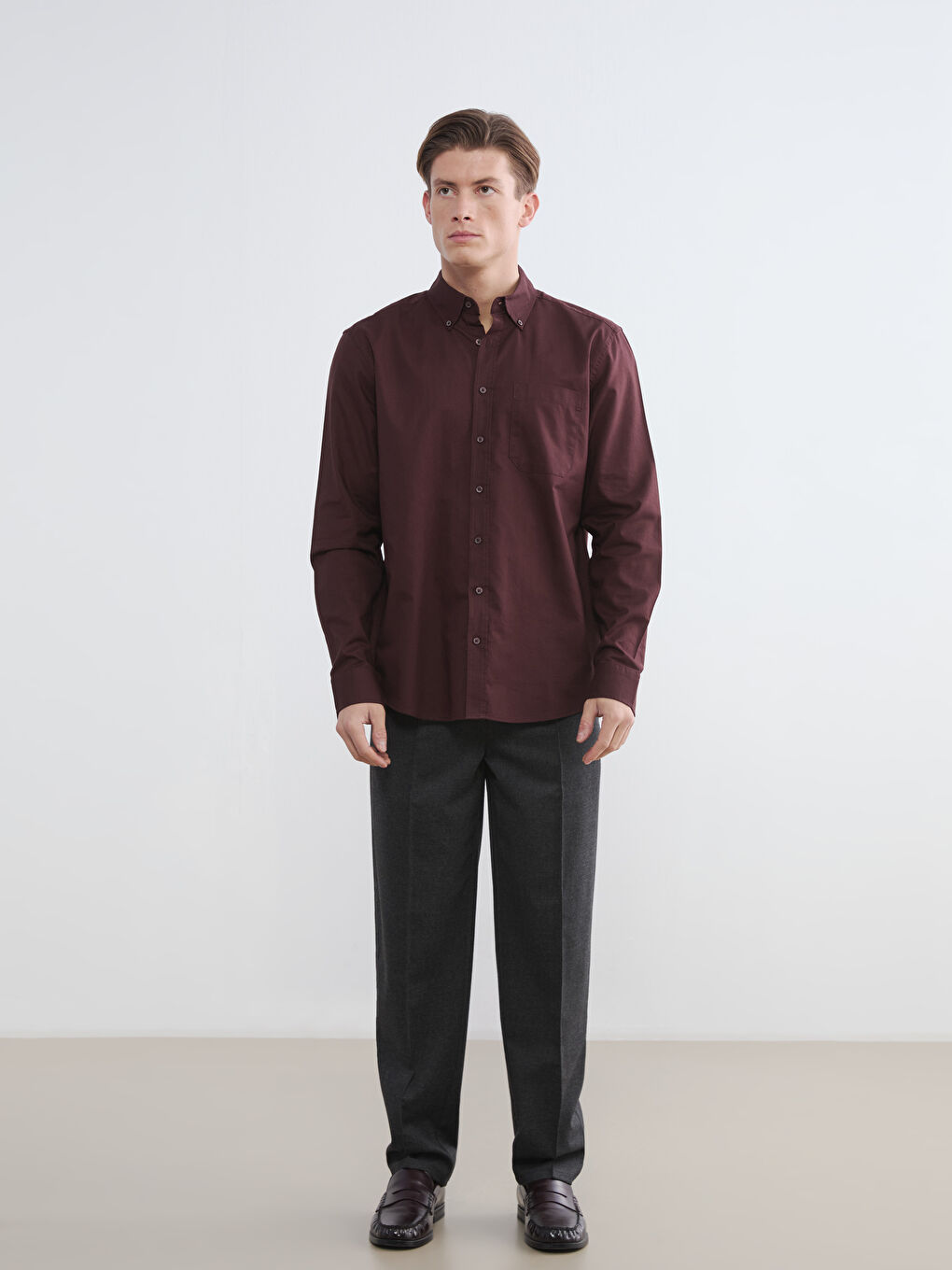 კაცის რეგულარული მორგების ოქსფორდის პერანგი-1