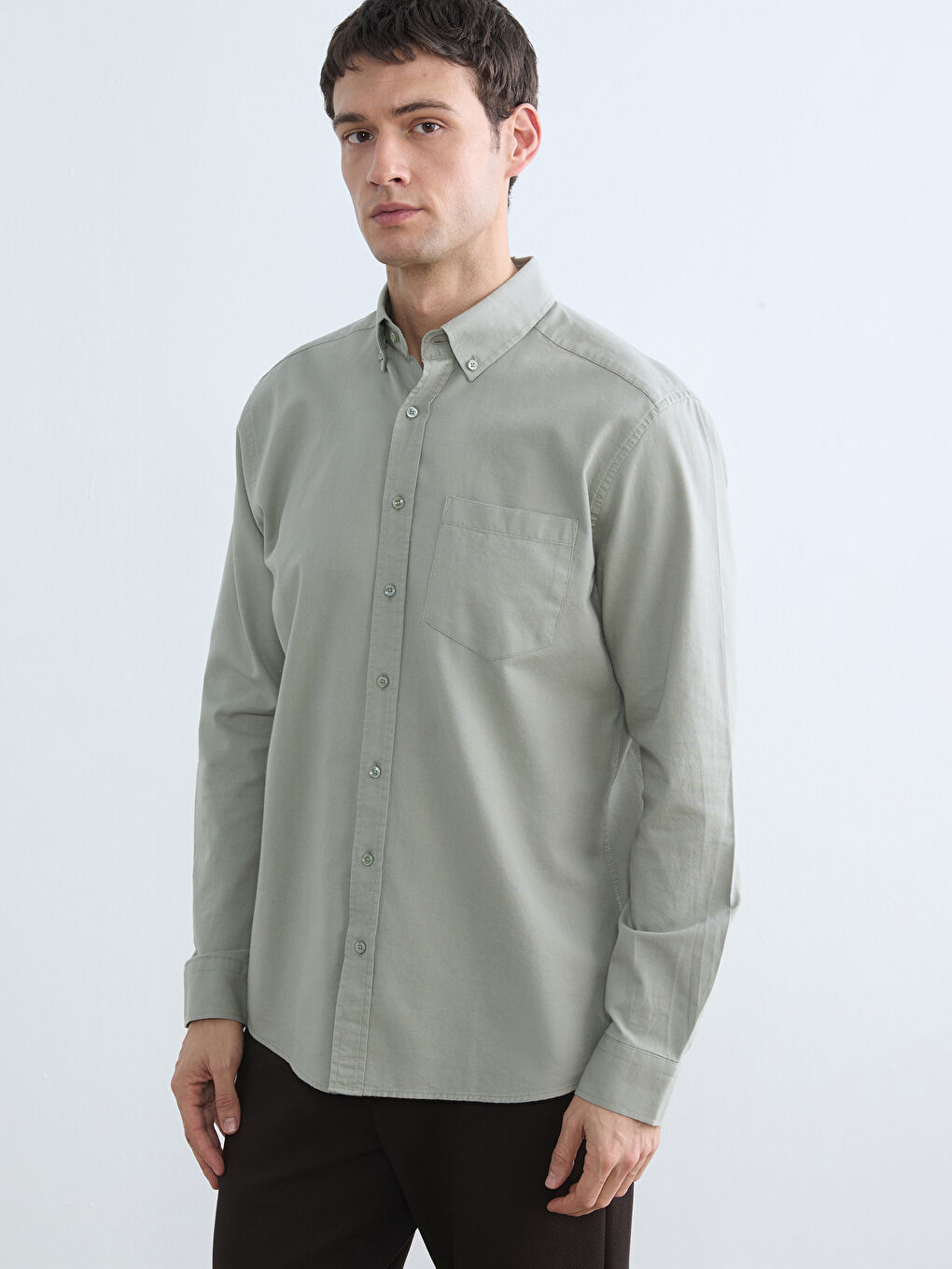 قميص أخضر رجل