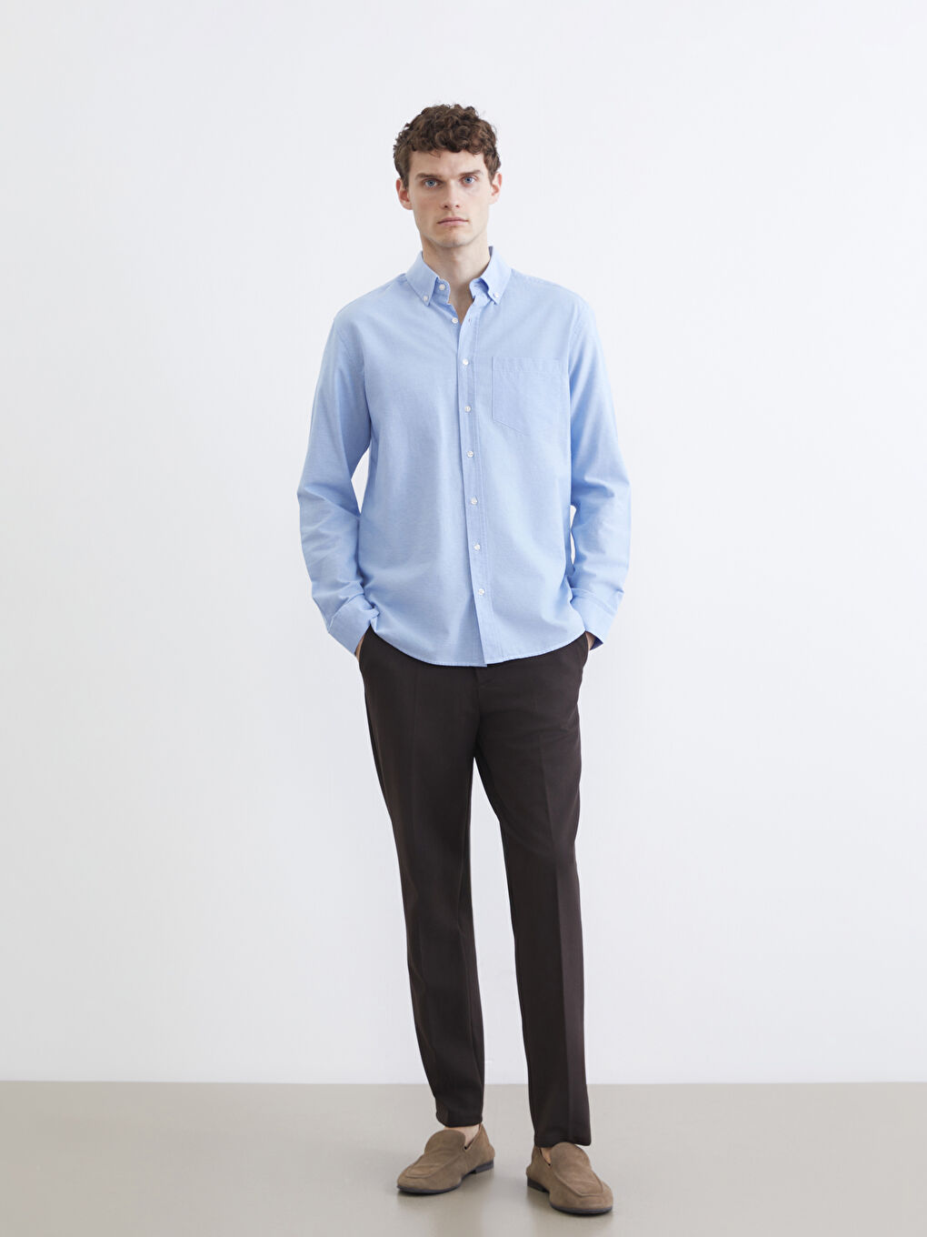 მამაკაცის პერანგი რეგულარული მორგებით, ღილებიანი საყელოთი და გრძელი სახელოებით-1