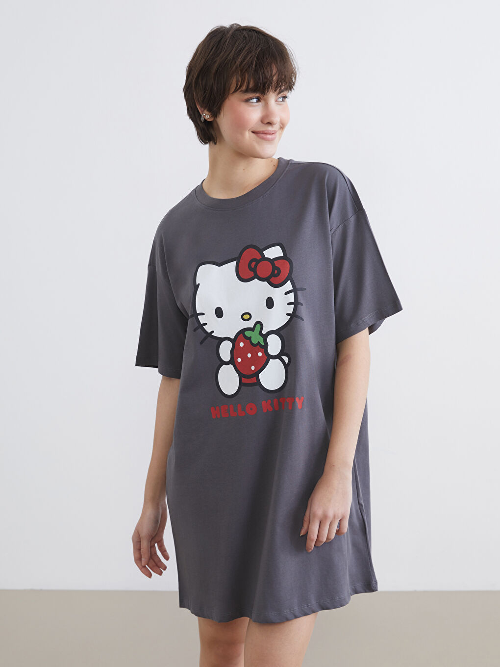 Gri Hello Kitty Baskılı Oversize Kadın Gecelik-1