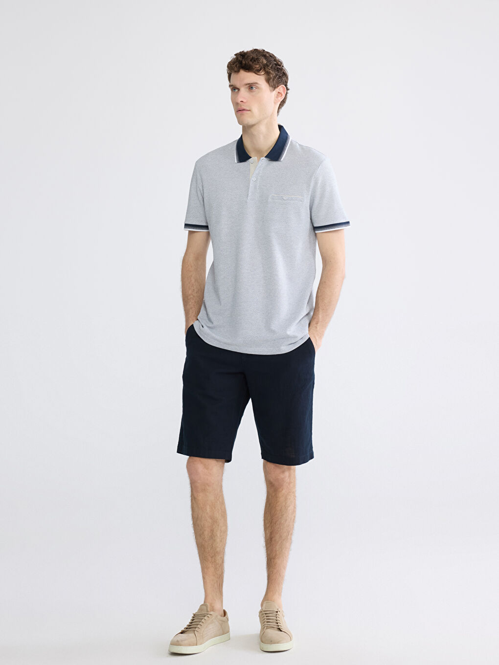 Мъж Бяло Тениска-1