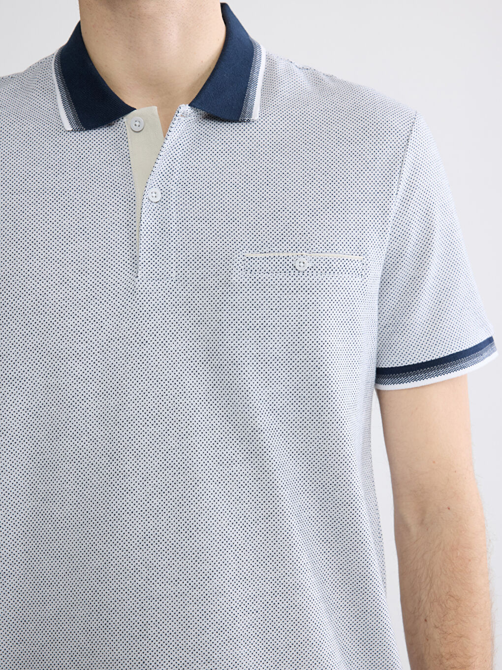 Мъж Бяло Тениска-2