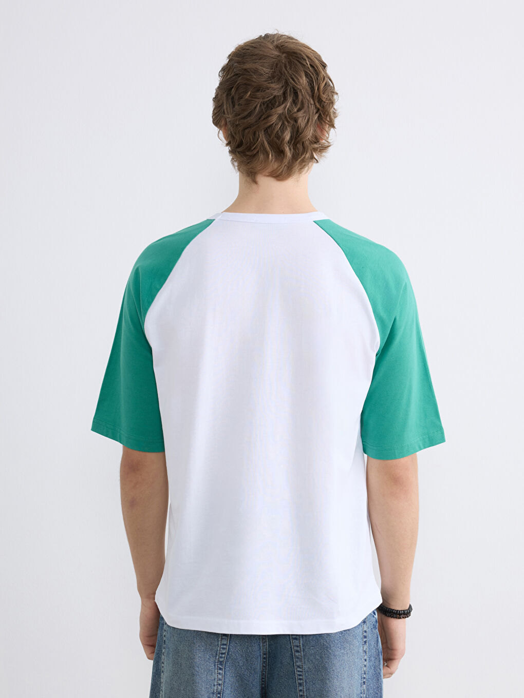 Beyaz Bisiklet Yaka Renk Bloklu Erkek Tişört-3