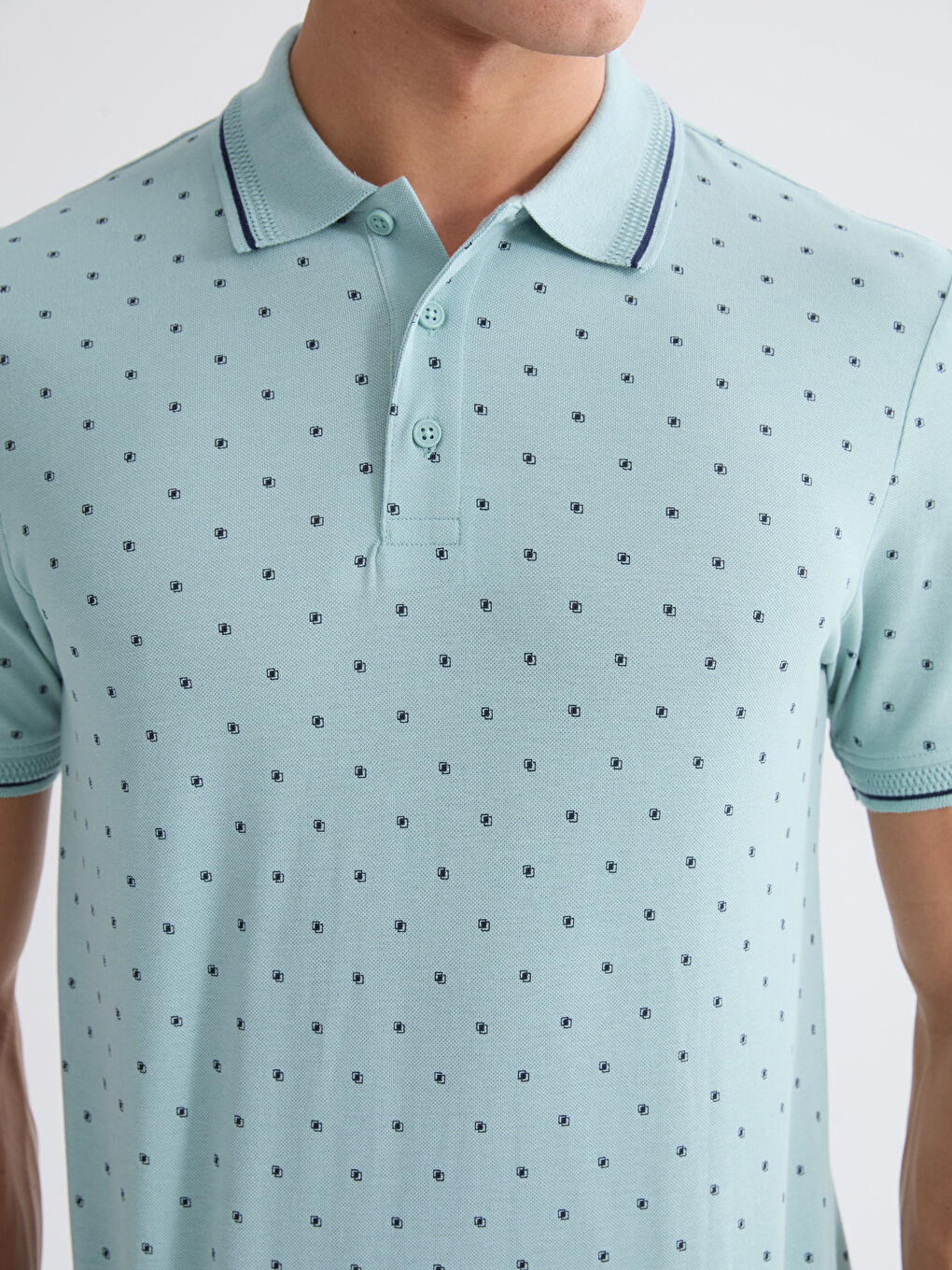 Standard Fit Gemustertes T-Shirt mit Rollkragen für Herren-2