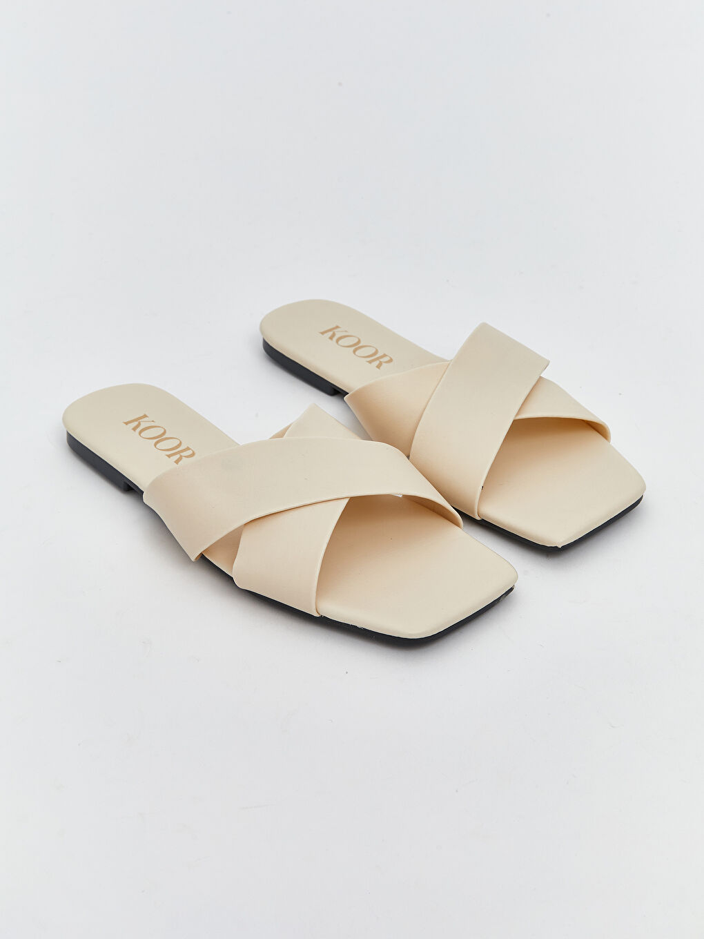 Bej Deri Görünümlü Çapraz Bantlı Kadın Terlik