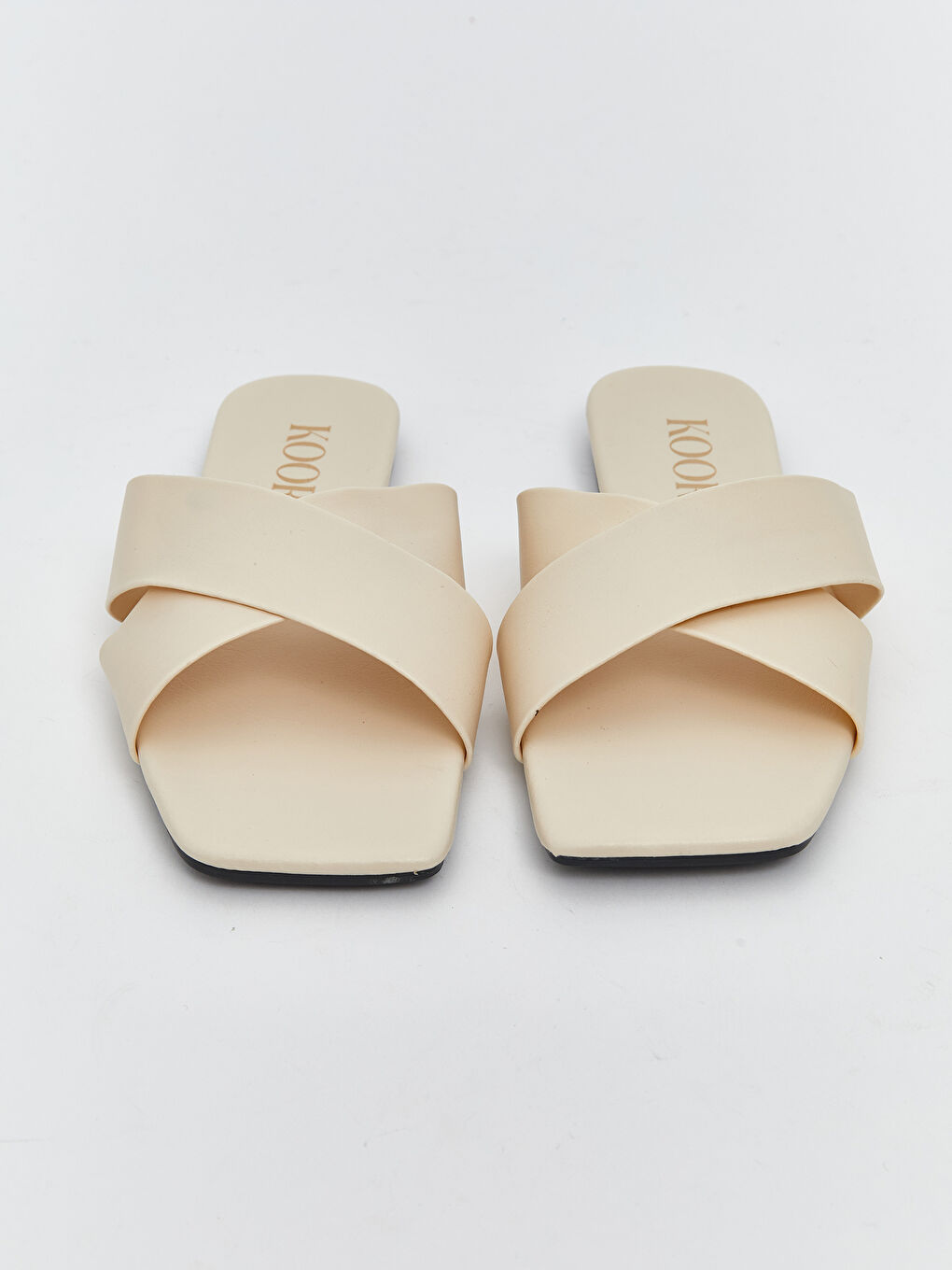 Bej Deri Görünümlü Çapraz Bantlı Kadın Terlik-2